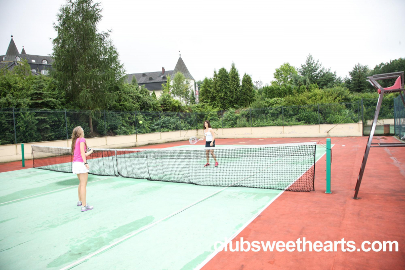 Luka and Nessy playing tennis