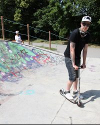 Skinny grandma fucks in public skate park