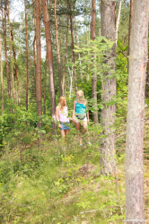 Kim-and-Kyra-naked-in-the-woods