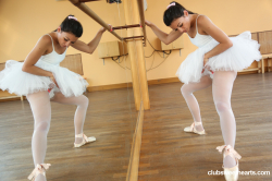 Sexy-ballerina-masturbates-in-dance-studio