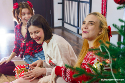 Jolly-Christmas-lesbians