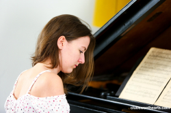 The-naked-piano-player