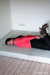 Lena-struggling-on-a-matras