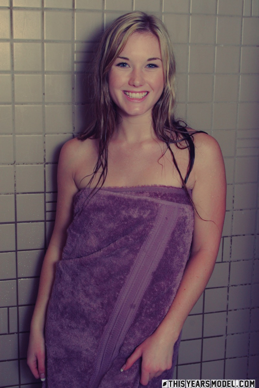 Taylor Swift Take A Shower