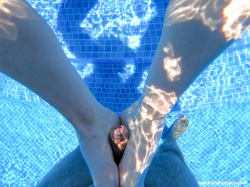 Footjob-in-the-pool