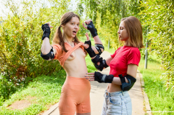 Skater-lesbians-Kitty-and-Lana