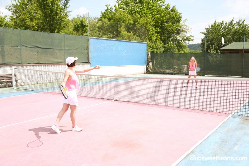 Teen catfight at the tennis court