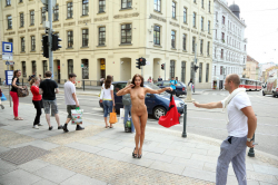 Nude-in-Public